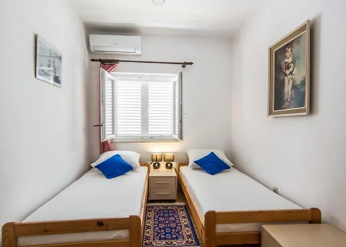 With A Parking Space - 13106