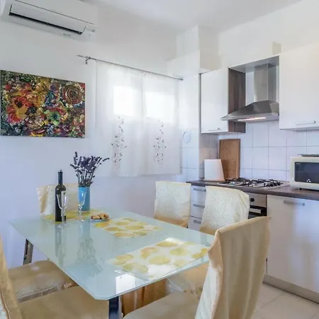 With A Parking Space - 13106 Apartment Zadar