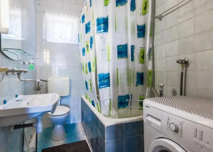 With A Parking Space - 13106